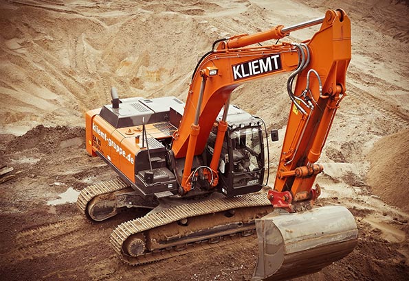 挖土机的正确使用与保养方法